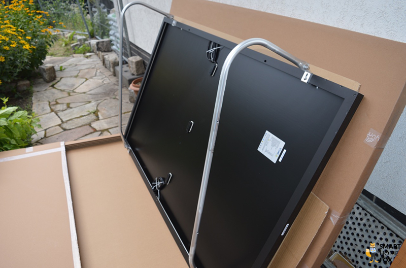 Freistehende Garten-Solaranlage mit Aufständerung.